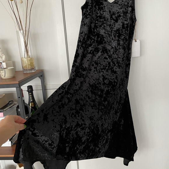 Black velvet dress size small NWT - Picture 2 of 3